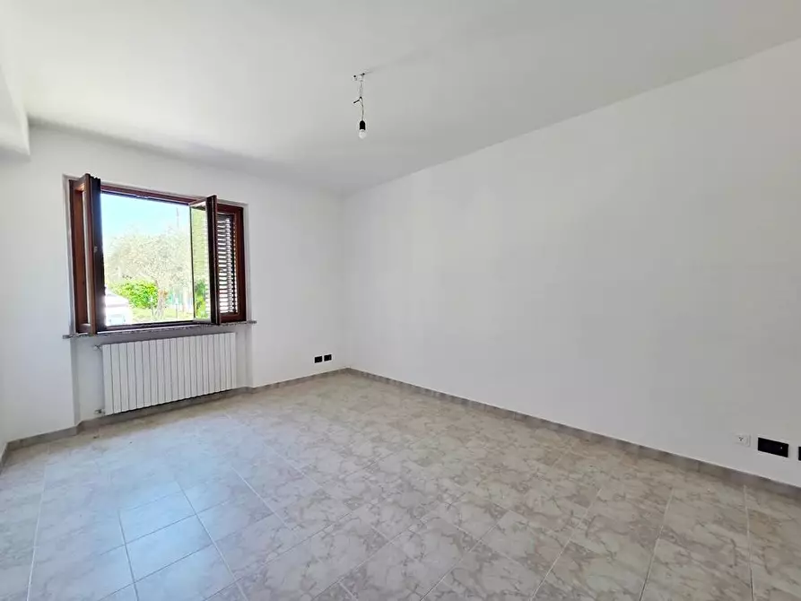 Immagine 13 di Villa in vendita  a Lucca