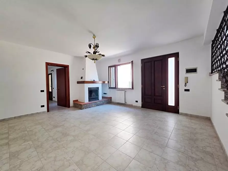 Immagine 2 di Villa in vendita  a Lucca