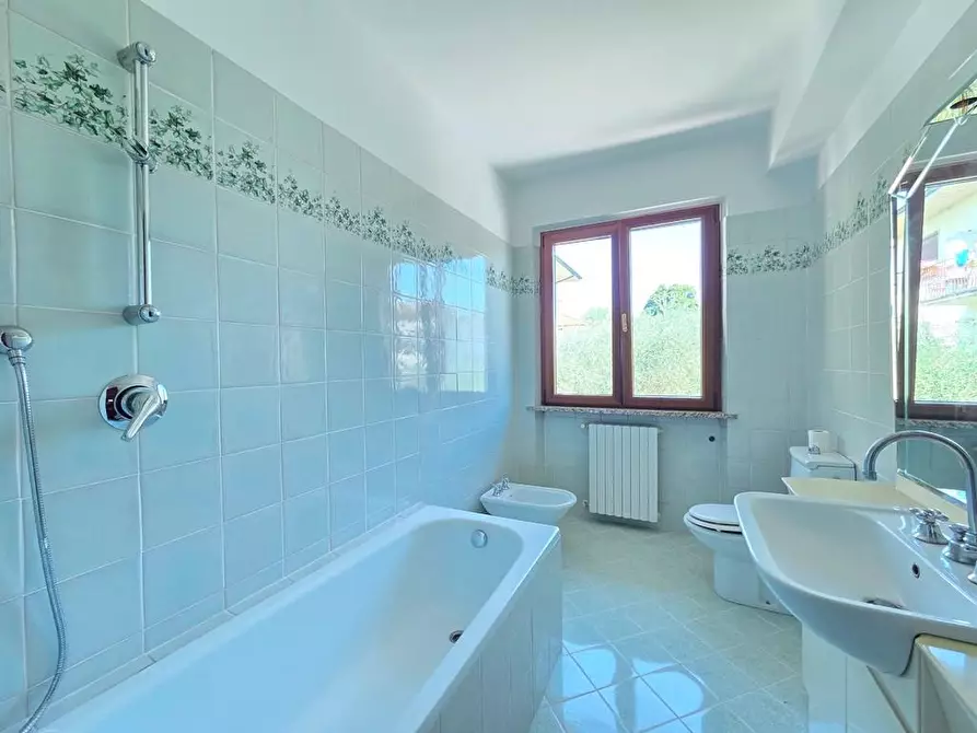 Immagine 27 di Villa in vendita  a Lucca
