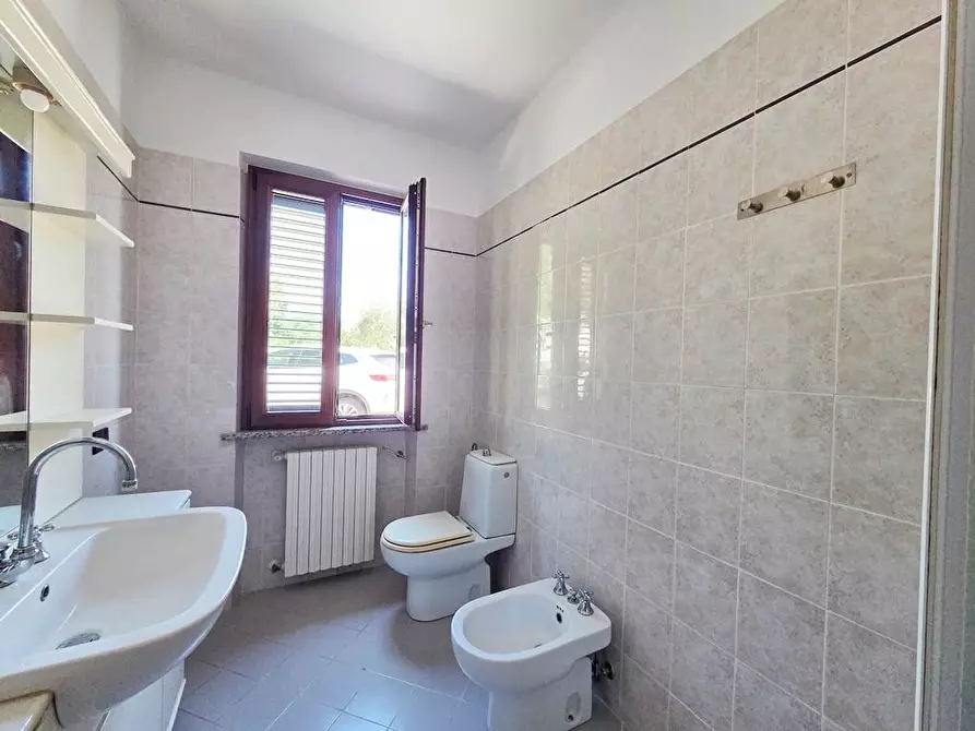 Immagine 14 di Villa in vendita  a Lucca