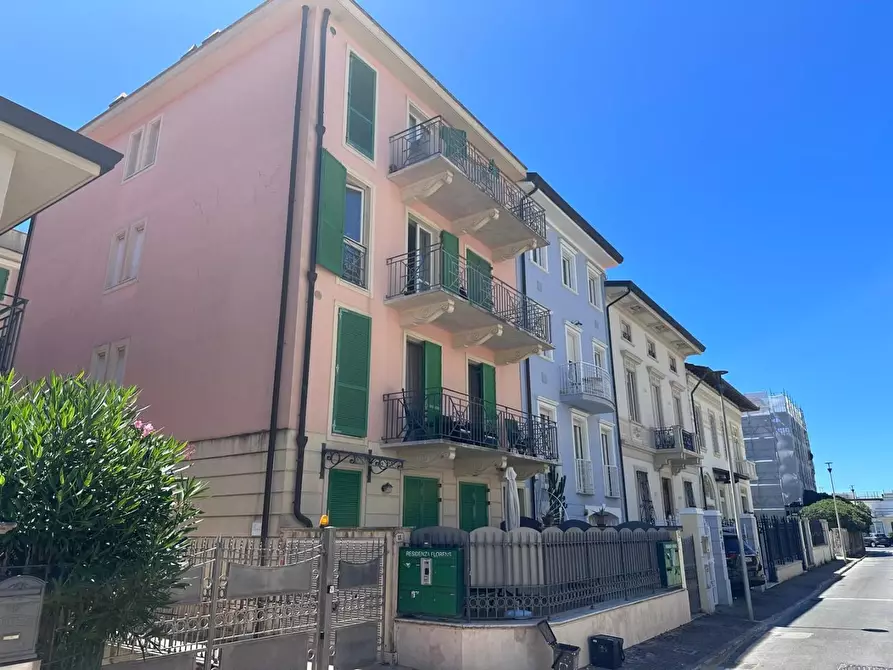 Immagine 4 di Appartamento in vendita  a Viareggio