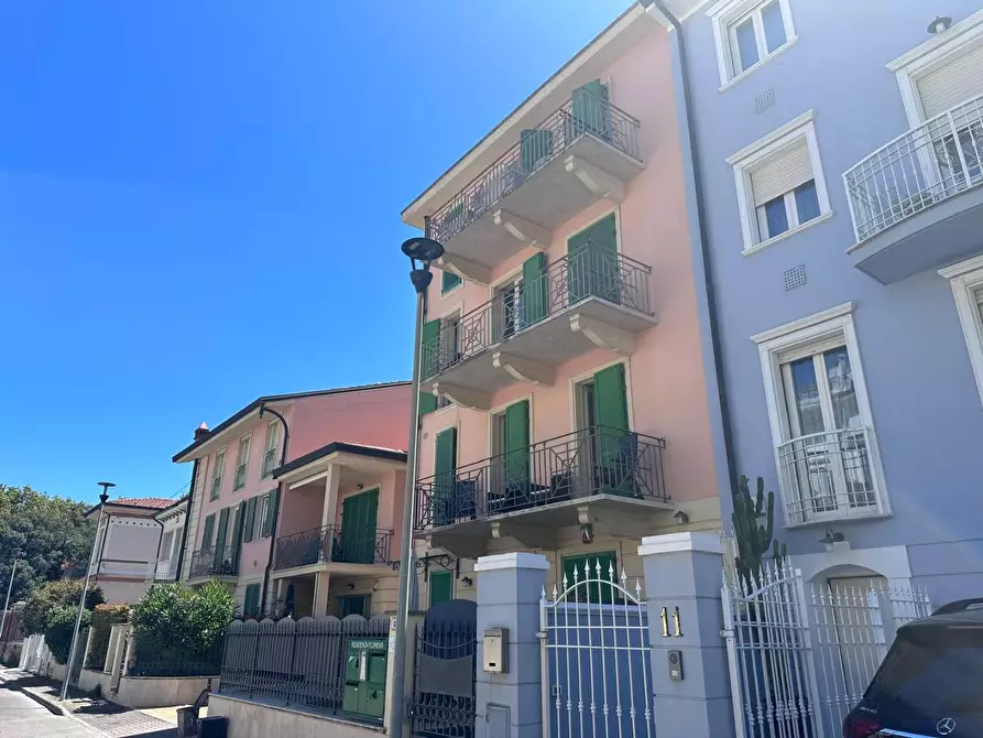 Immagine 3 di Appartamento in vendita  a Viareggio