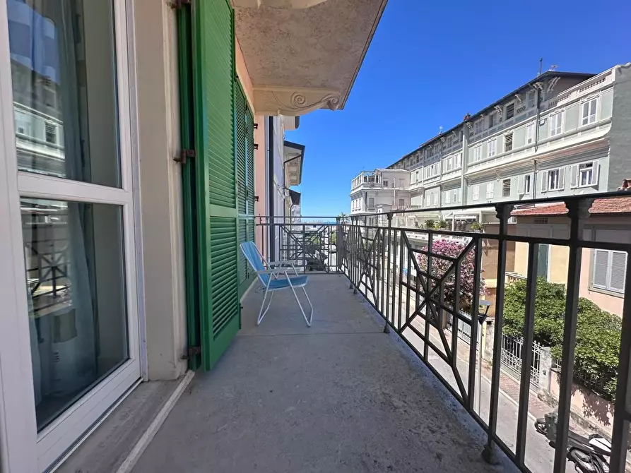 Immagine 1 di Appartamento in vendita  a Viareggio