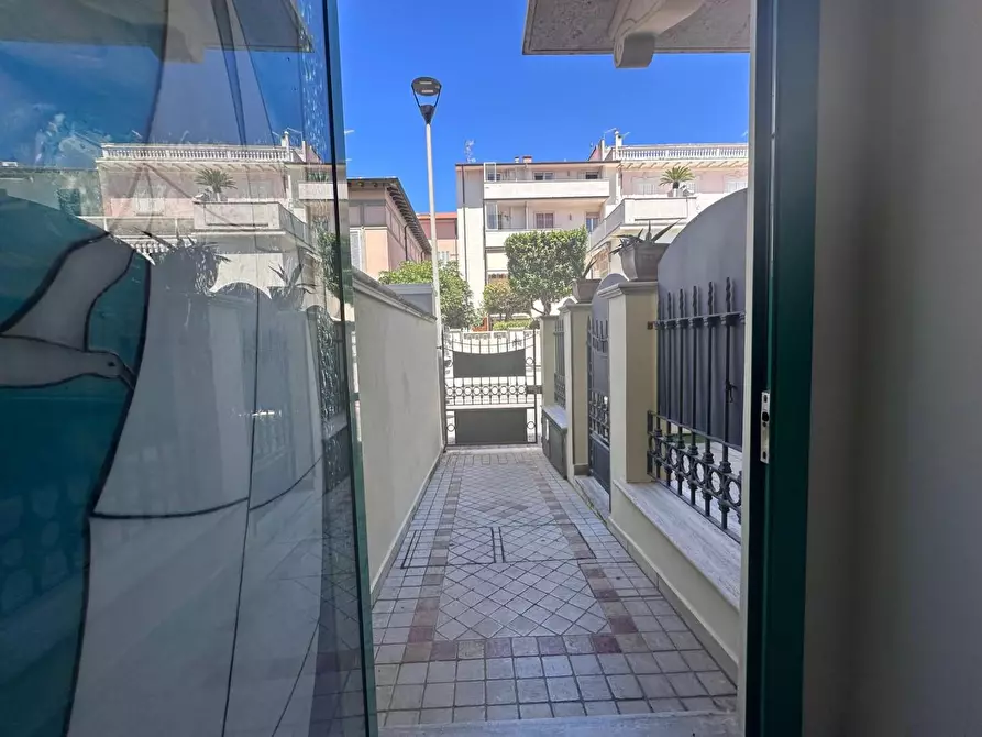 Immagine 9 di Appartamento in vendita  a Viareggio