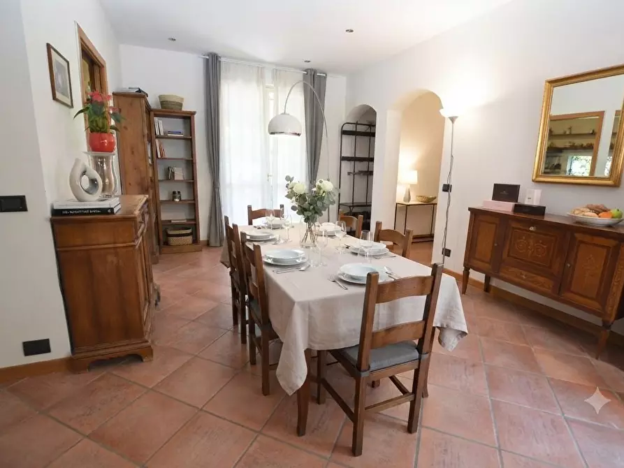Immagine 11 di Villa in vendita  a Lucca
