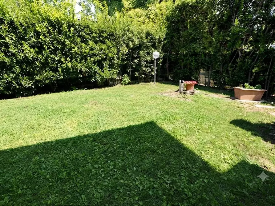 Immagine 6 di Villa in vendita  a Lucca