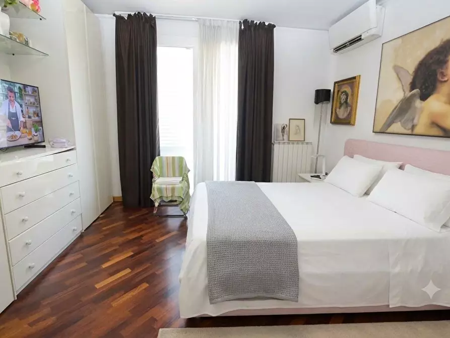 Immagine 15 di Villa in vendita  a Lucca