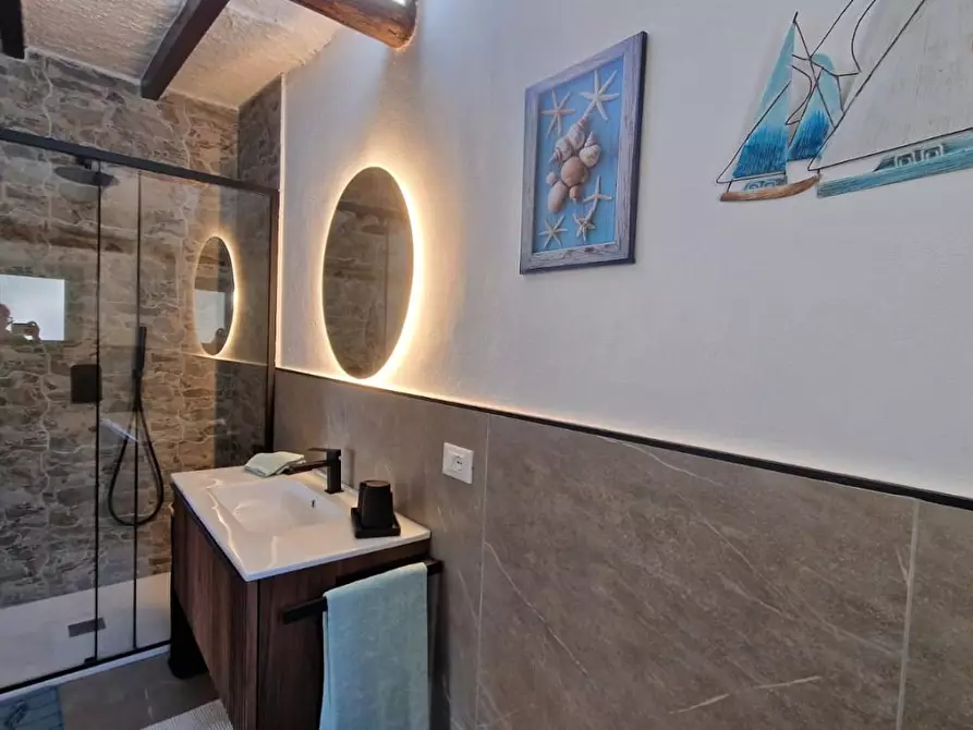 Immagine 26 di Appartamento in vendita  a Camaiore