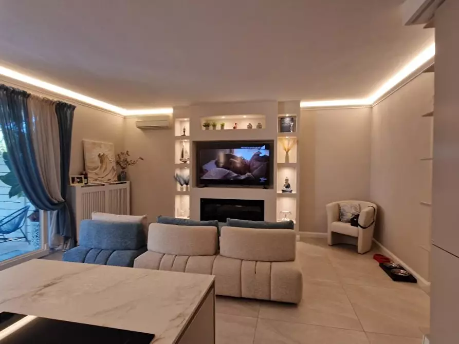 Immagine 4 di Appartamento in vendita  a Camaiore