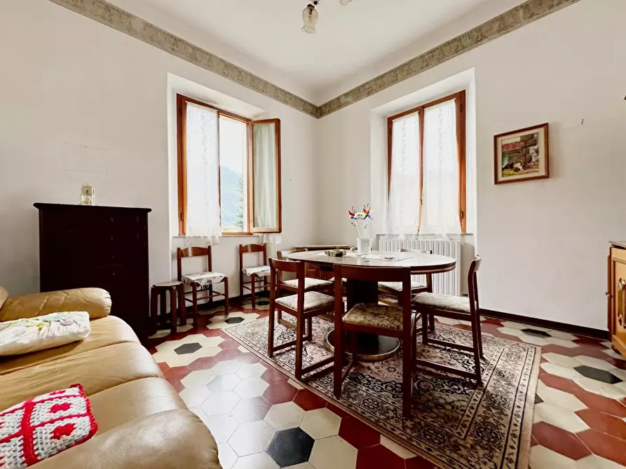 Immagine 2 di Villa in vendita  a Barga