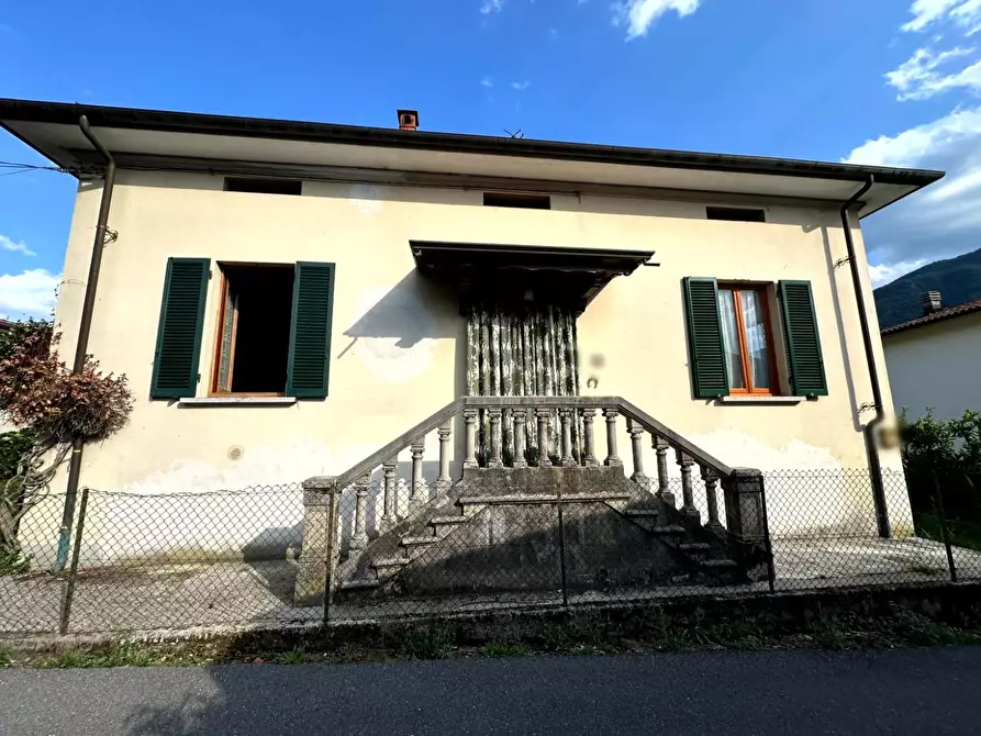 Immagine 1 di Villa in vendita  a Barga