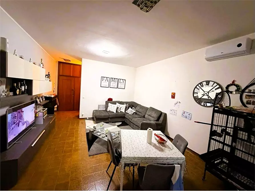 Immagine 2 di Appartamento in vendita  a Ortonovo