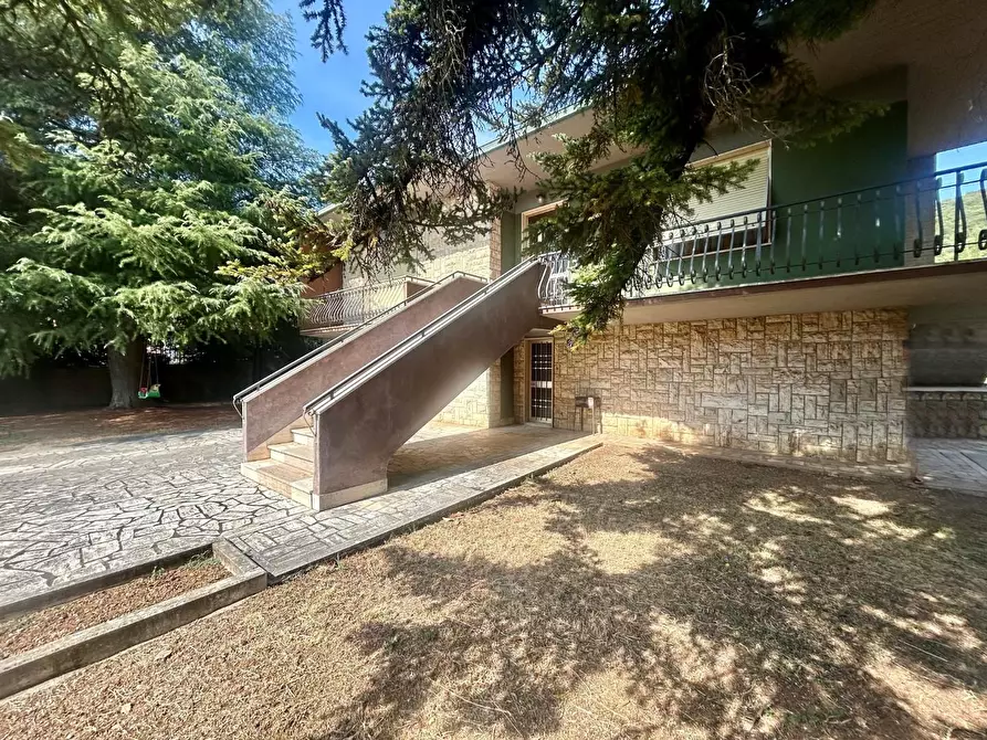 Immagine 1 di Villa in vendita  a Sovicille