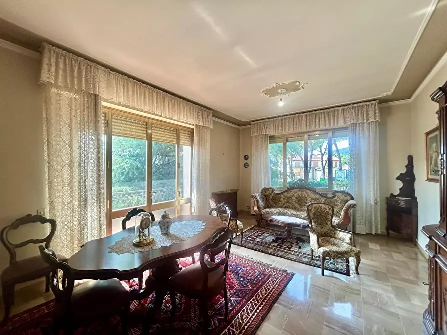 Immagine 2 di Villa in vendita  a Sovicille