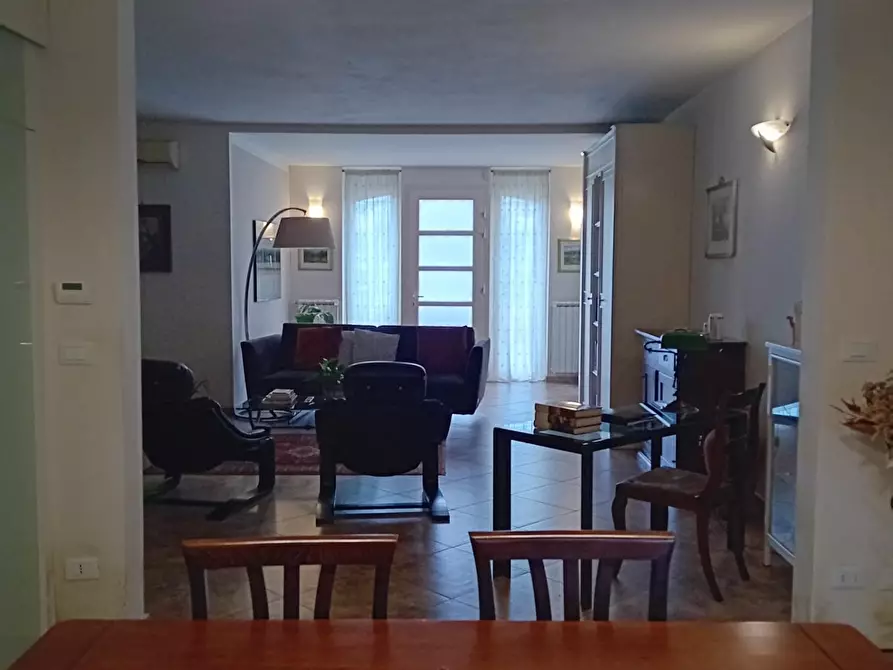 Immagine 14 di Villetta a schiera in vendita  a Carmignano