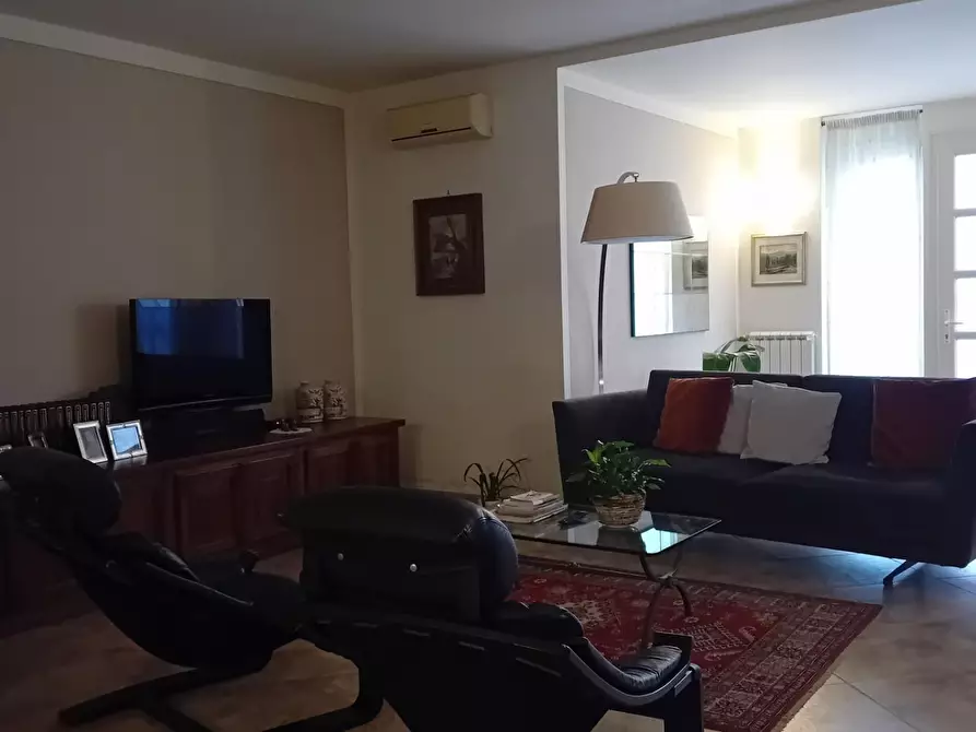 Immagine 5 di Villetta a schiera in vendita  a Carmignano