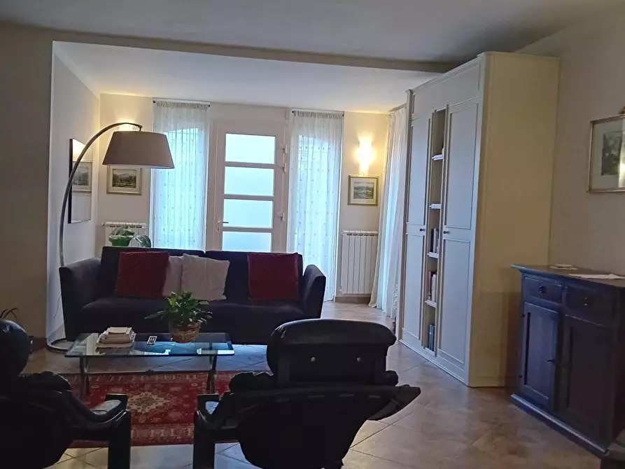 Immagine 1 di Villetta a schiera in vendita  a Carmignano