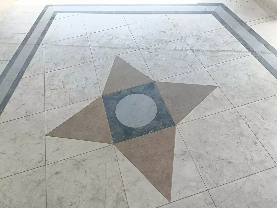 Immagine 19 di Locale commerciale in vendita  a Empoli