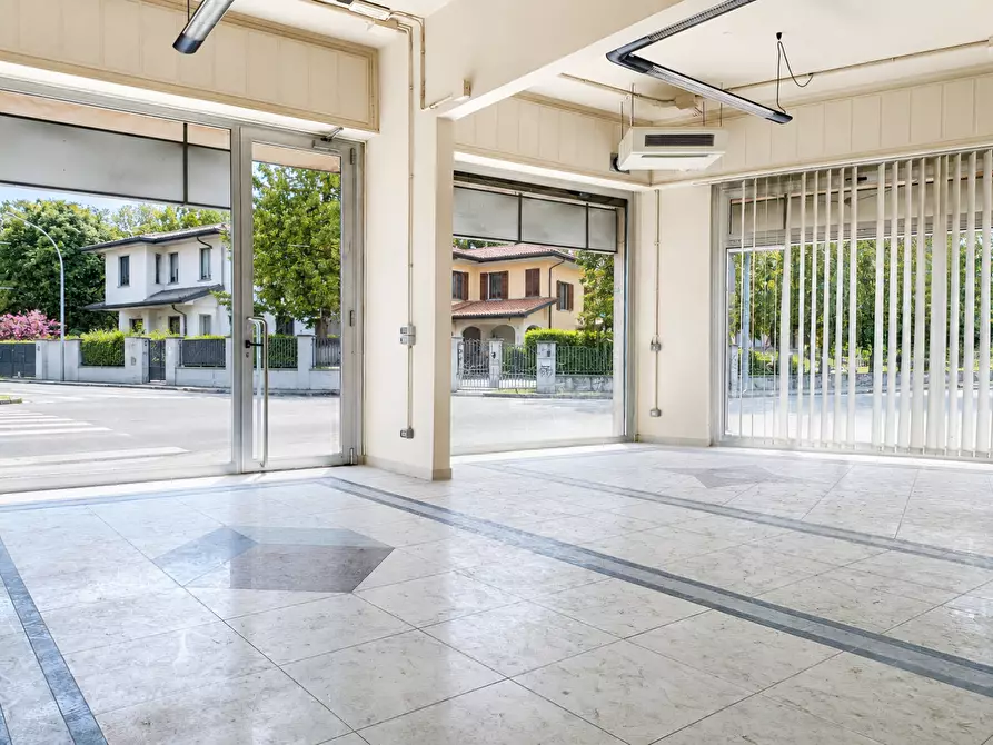 Immagine 8 di Locale commerciale in vendita  a Empoli