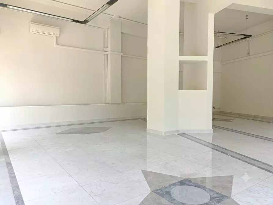 Immagine 16 di Locale commerciale in vendita  a Empoli