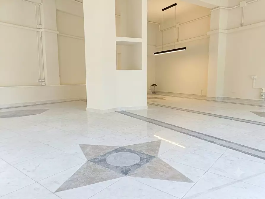 Immagine 18 di Locale commerciale in vendita  a Empoli