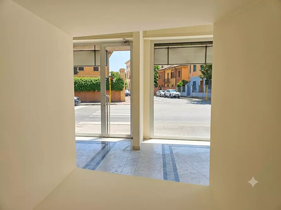 Immagine 9 di Locale commerciale in vendita  a Empoli