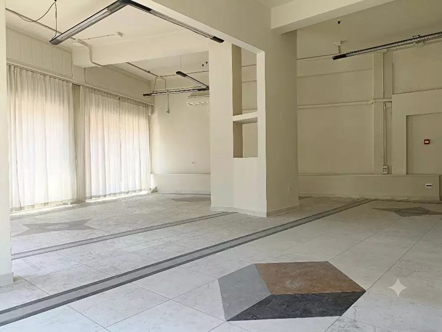 Immagine 10 di Locale commerciale in vendita  a Empoli