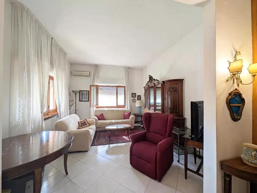 Immagine 3 di Villa in vendita  a Montelupo Fiorentino