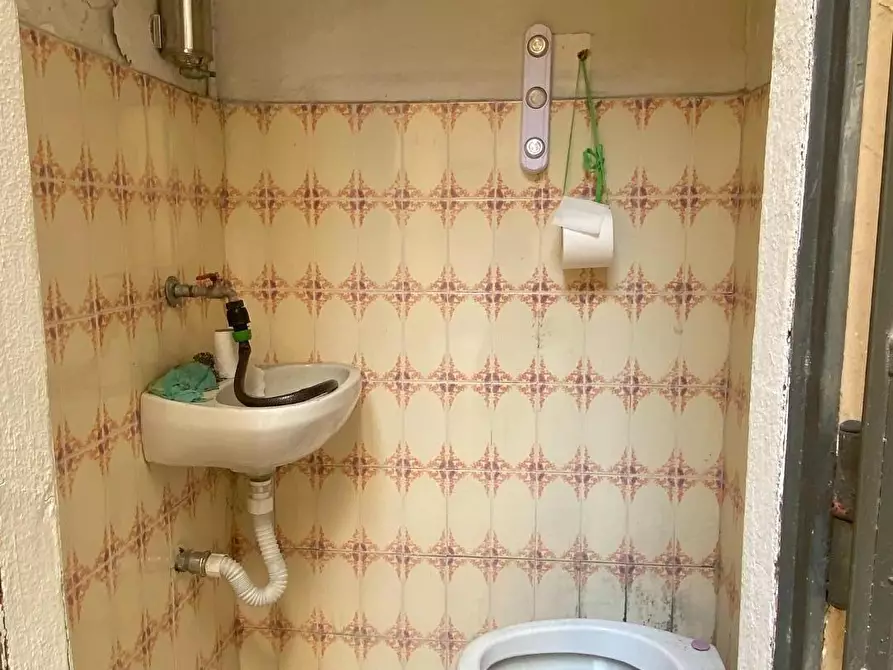 Immagine 11 di Attività commerciale in vendita  a Torino