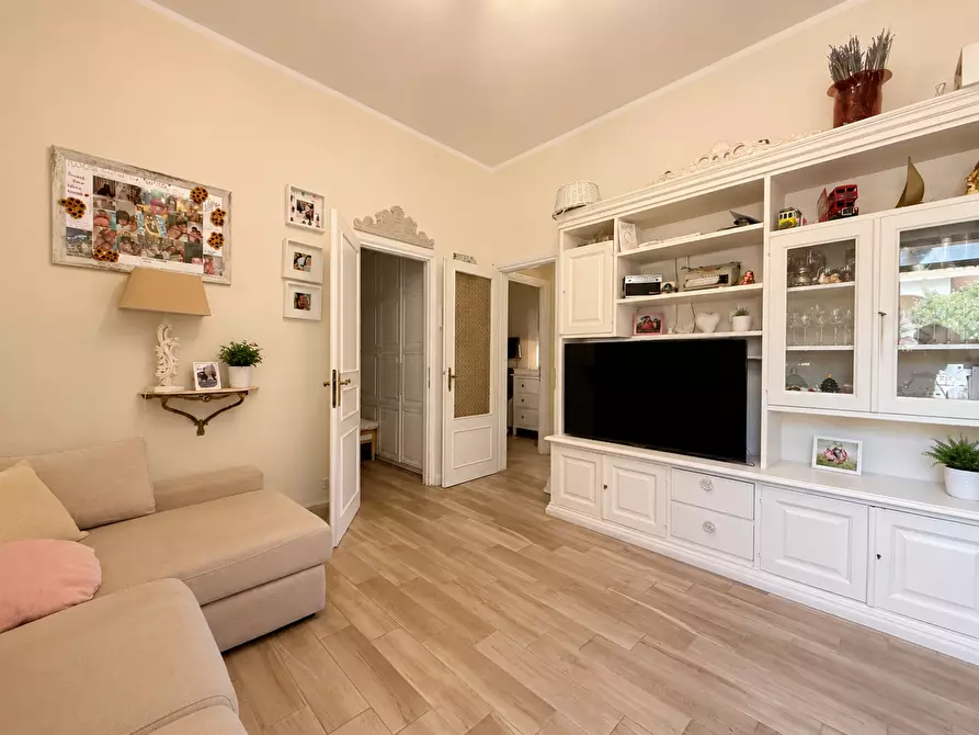 Immagine 24 di Appartamento in vendita  a Viareggio