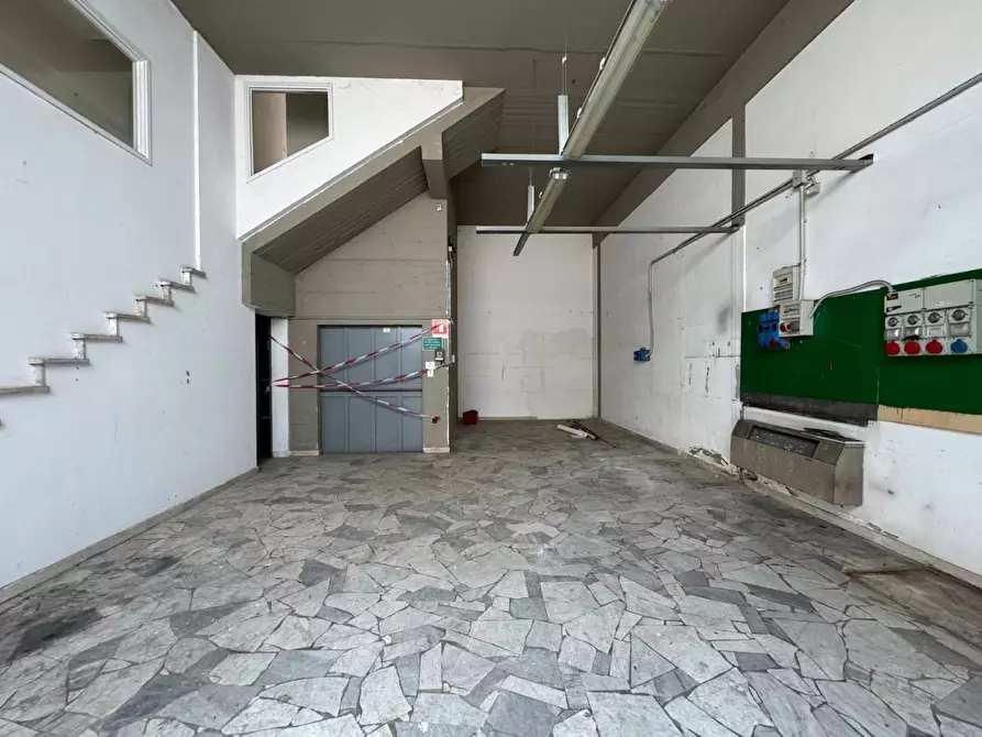Immagine 28 di Attività artigianale in vendita  a Vinci