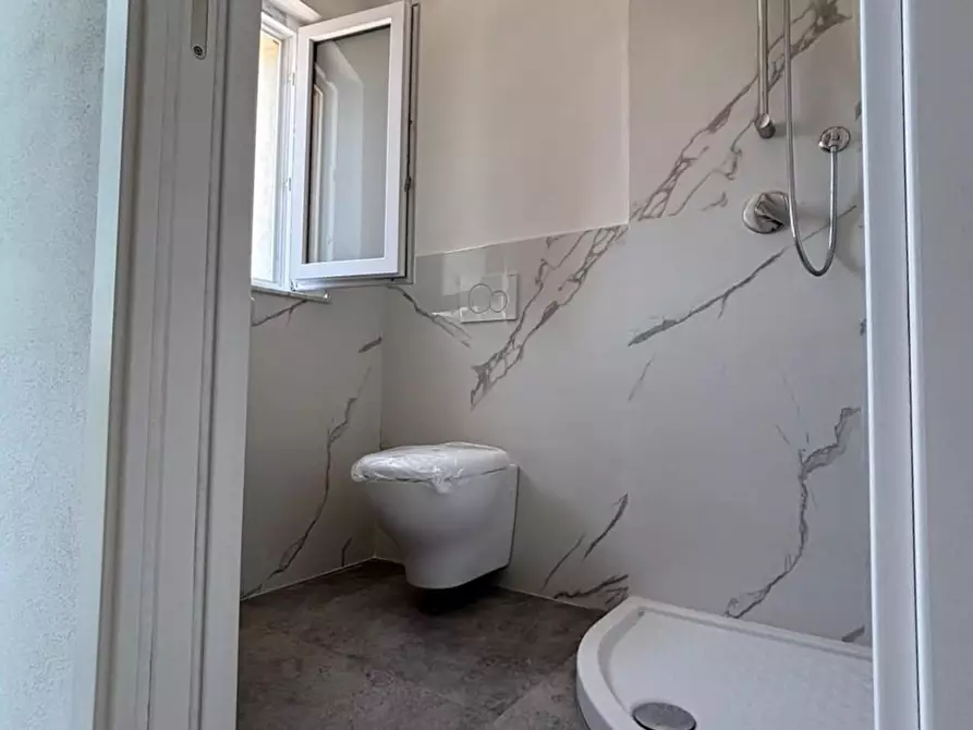 Immagine 10 di Casa trifamiliare in vendita  a Sarzana