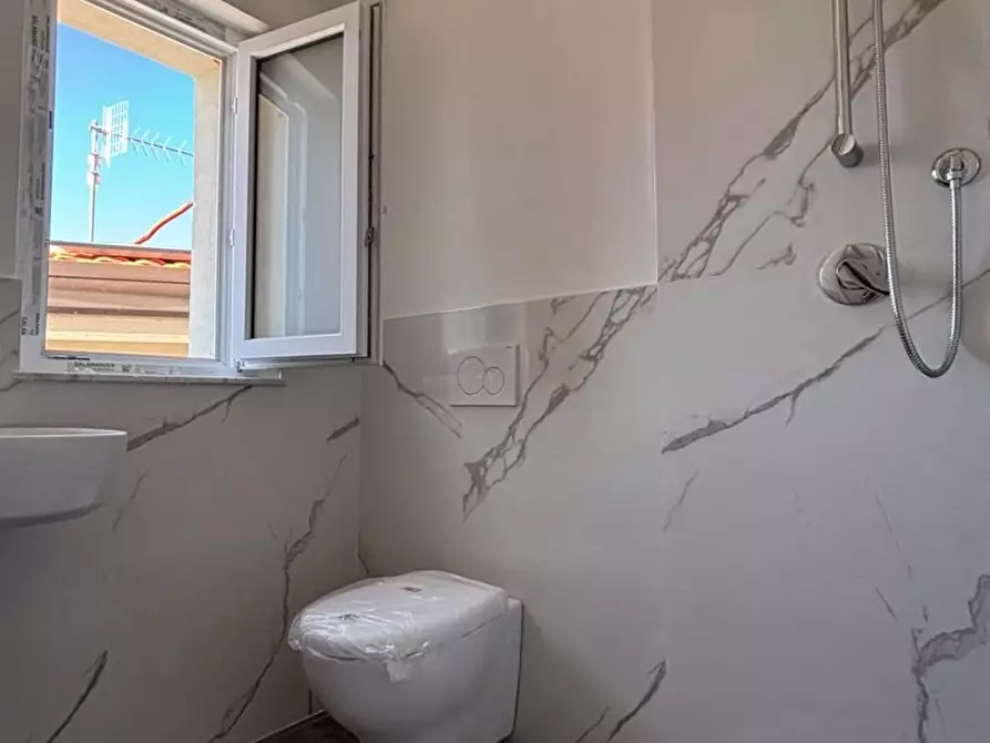 Immagine 26 di Casa trifamiliare in vendita  a Sarzana