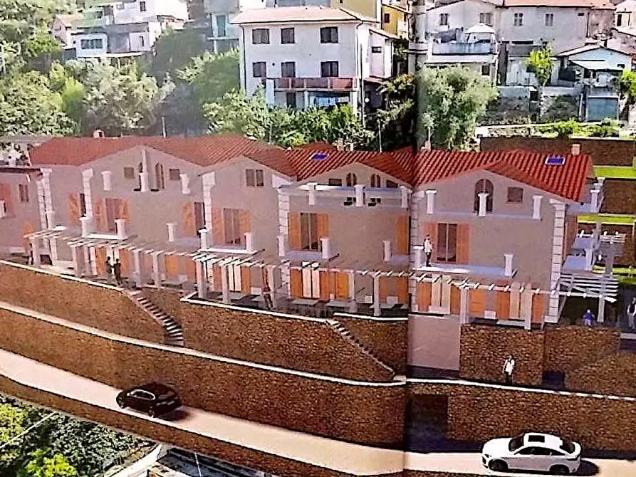 Immagine 2 di Villetta a schiera in vendita  a Massa