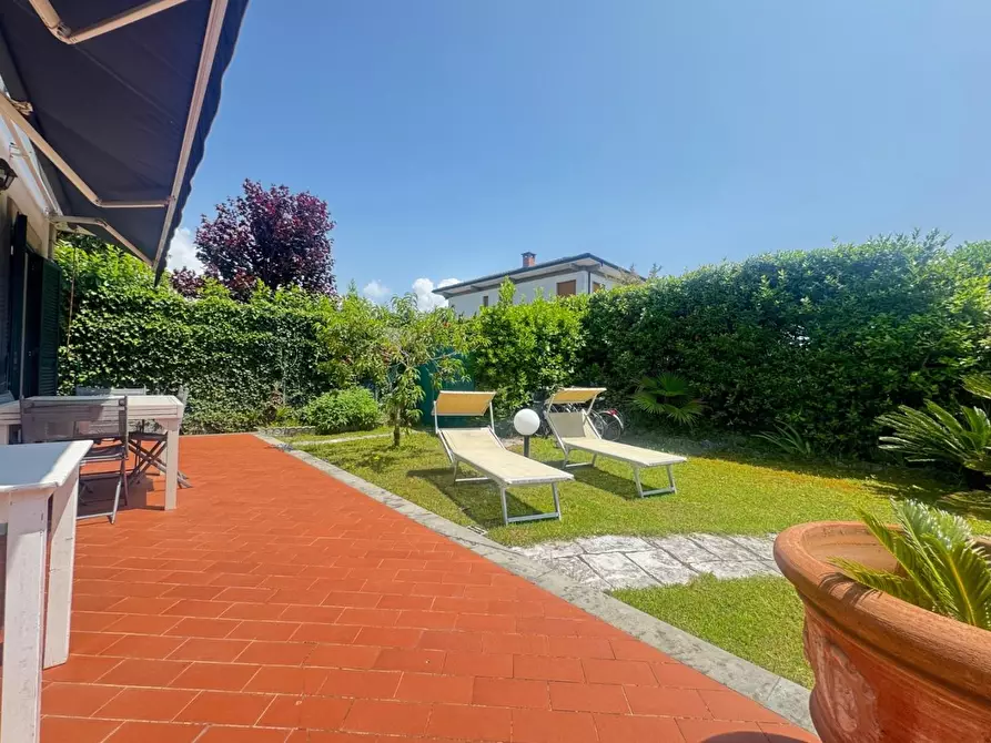 Immagine 3 di Casa indipendente in vendita  a Forte Dei Marmi