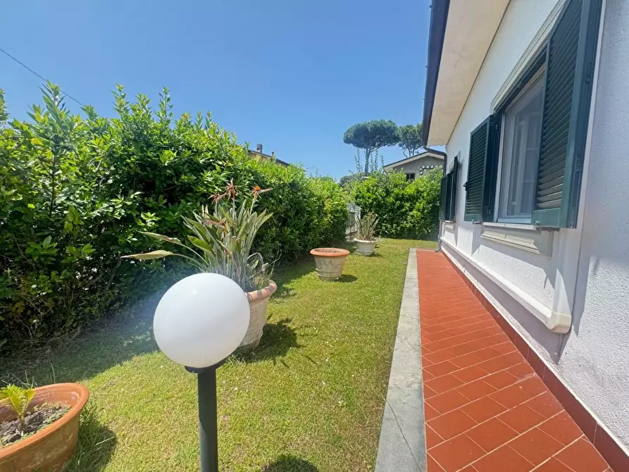 Immagine 4 di Casa indipendente in vendita  a Forte Dei Marmi