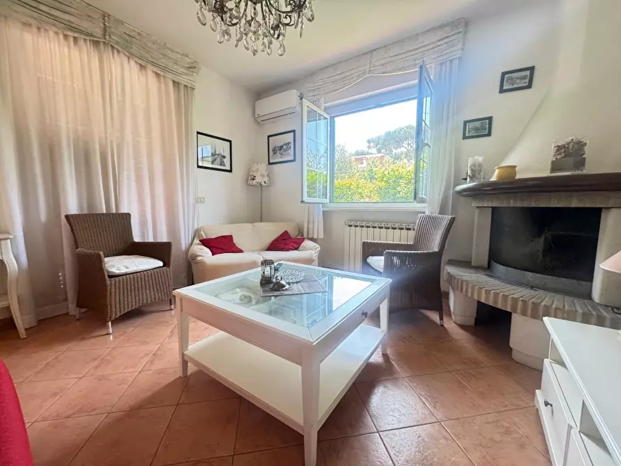 Immagine 5 di Casa indipendente in vendita  a Forte Dei Marmi