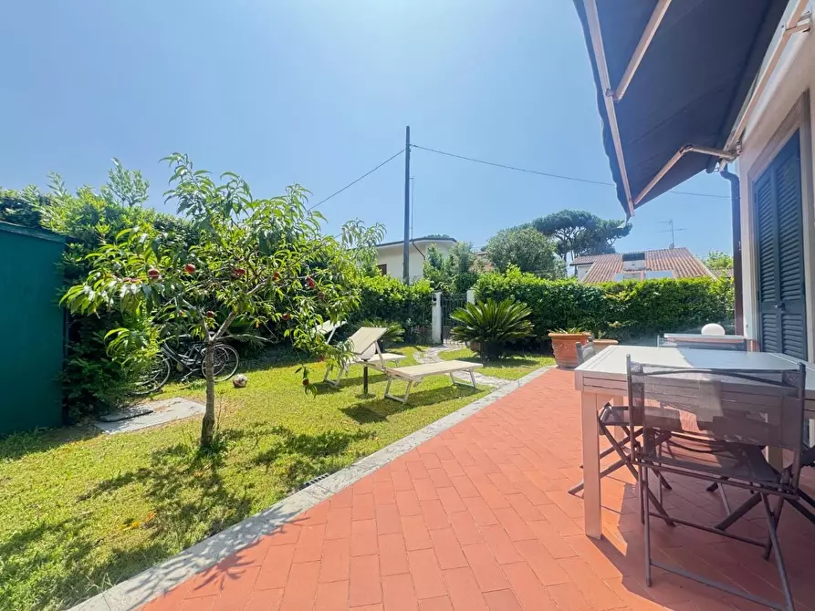 Immagine 2 di Casa indipendente in vendita  a Forte Dei Marmi