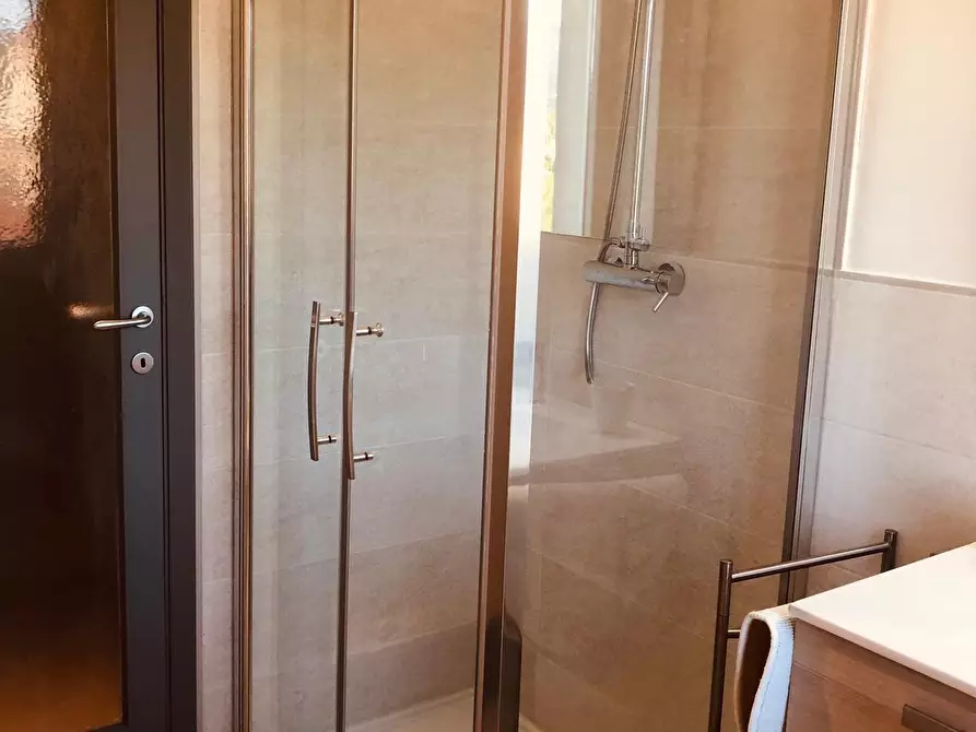 Immagine 14 di Appartamento in affitto  a Carrara