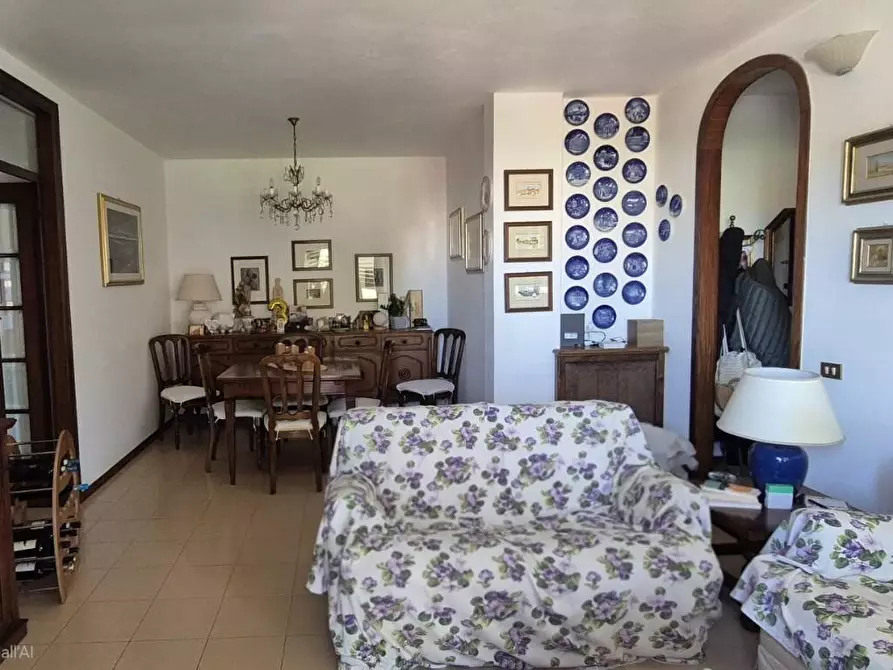 Immagine 3 di Appartamento in vendita  a Viareggio