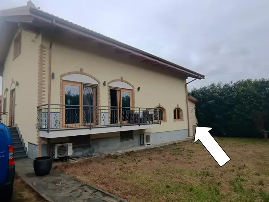 Immagine 2 di Villa in vendita  a Leini