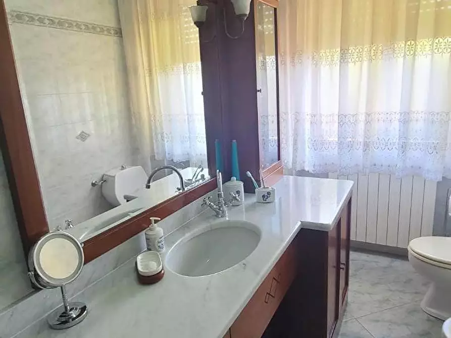 Immagine 11 di Appartamento in vendita  a Pietrasanta