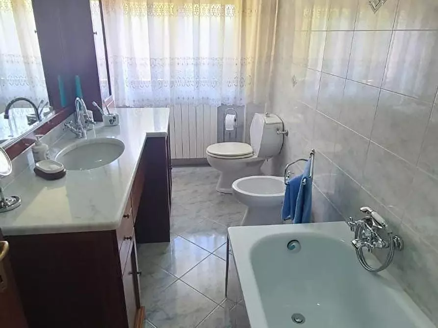 Immagine 12 di Appartamento in vendita  a Pietrasanta