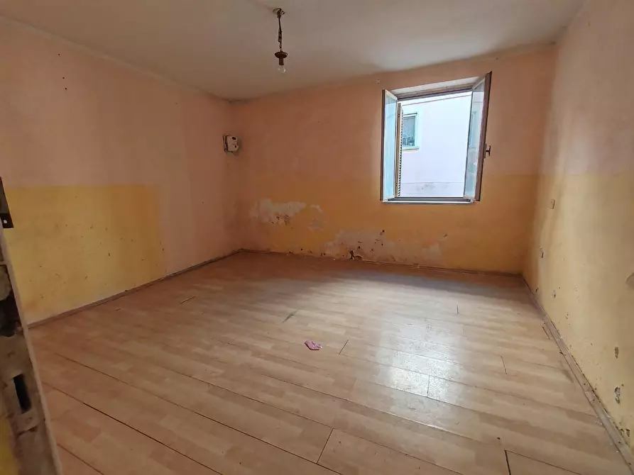 Immagine 4 di Porzione di casa in vendita  a Massa