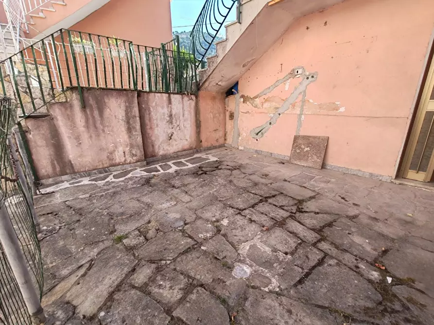 Immagine 1 di Porzione di casa in vendita  a Massa