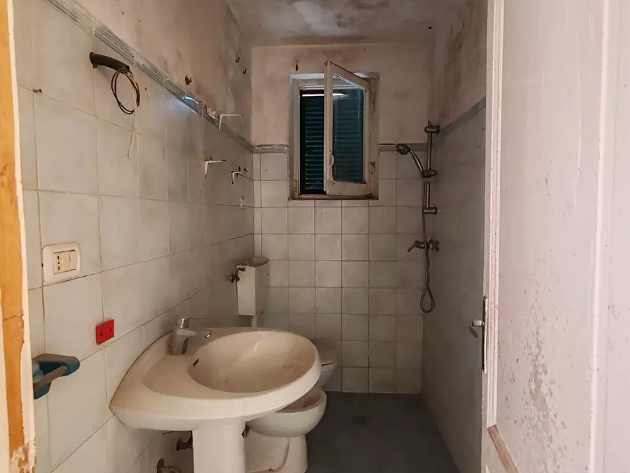 Immagine 2 di Porzione di casa in vendita  a Massa