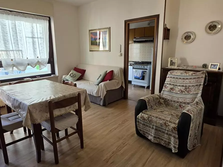 Immagine 1 di Appartamento in vendita  a Carrara