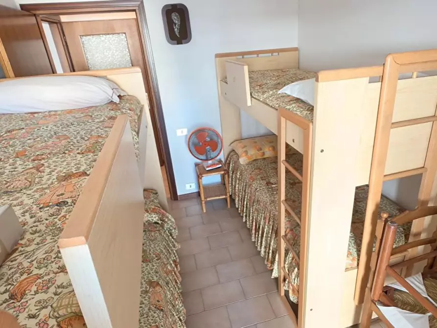 Immagine 11 di Appartamento in vendita  a Carrara