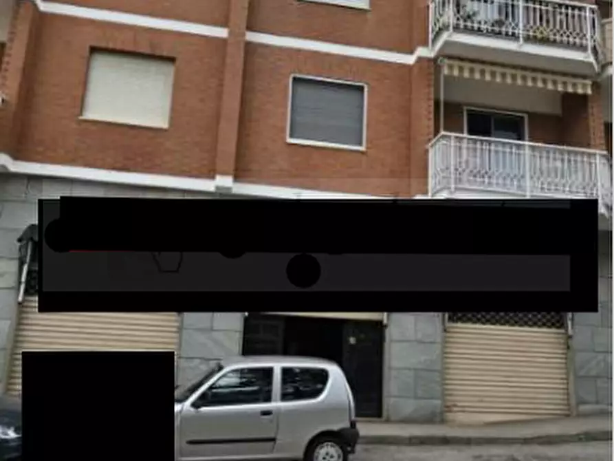 Immagine 1 di Negozio in vendita  a Chieri