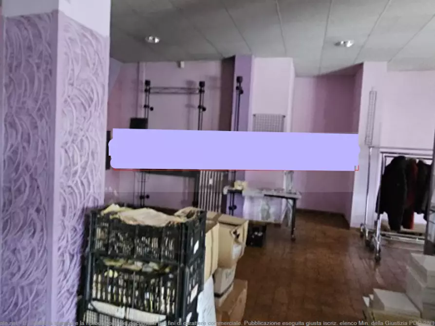 Immagine 3 di Negozio in vendita  a Chieri
